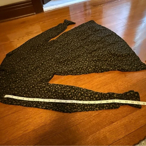 Forever 21 Charming Black and Gold Mini Dress - Picture 10 of 10